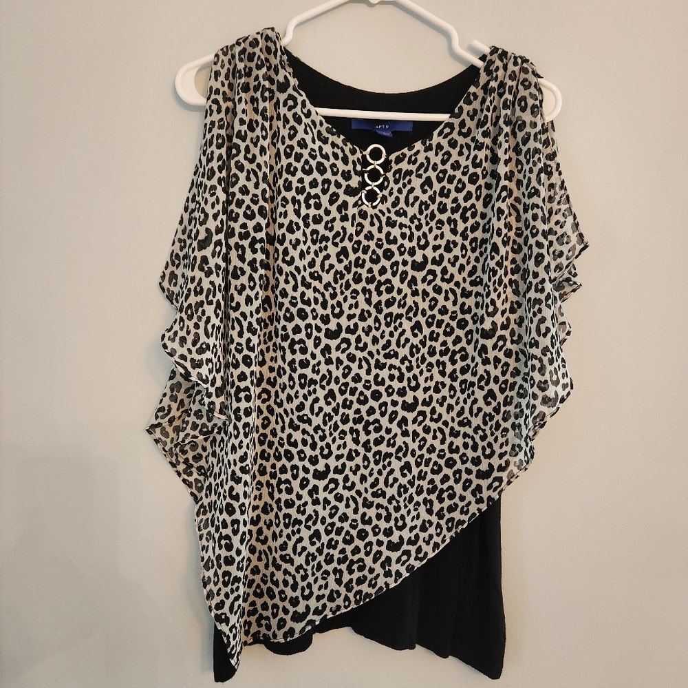 (4 For $20)EUC APT 9 Black and White LEOPARD Print w/chain at neckline.   Size L